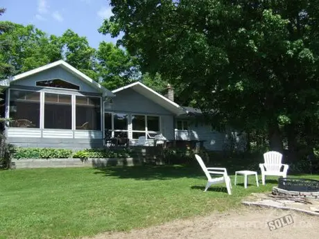 Lakefront Cottage For Sale In Dwight Ontario 1054 Algonquin